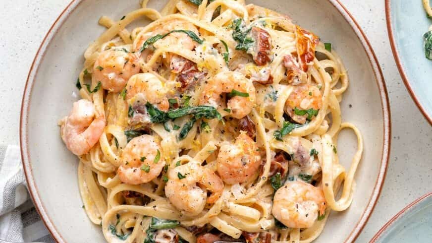 Creamy Tuscan Shrimp Linguine with Sun-Dried Tomatoes and Spinach