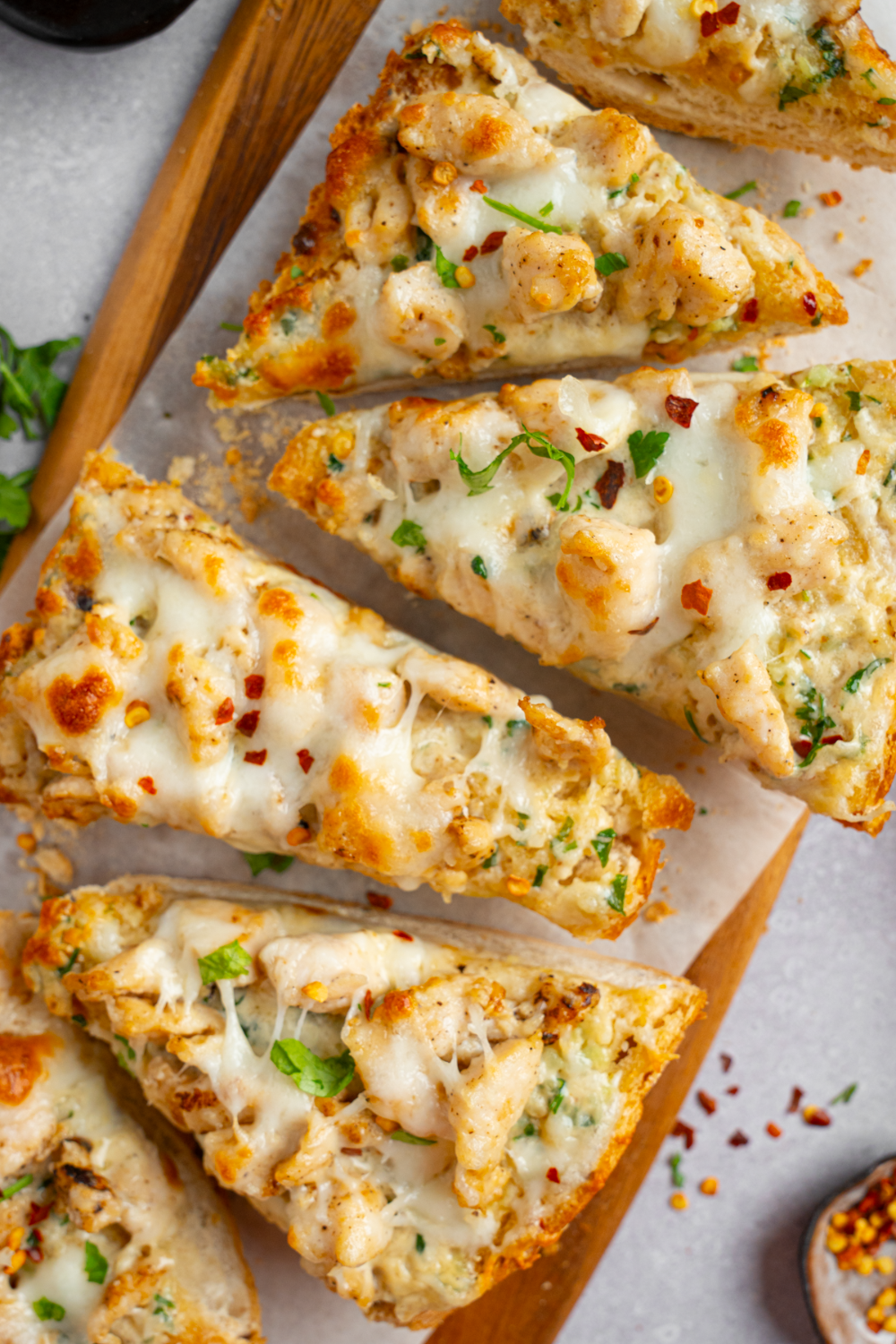 Chicken Alfredo Garlic Bread: Crisp Garlic Butter and Creamy Sauce