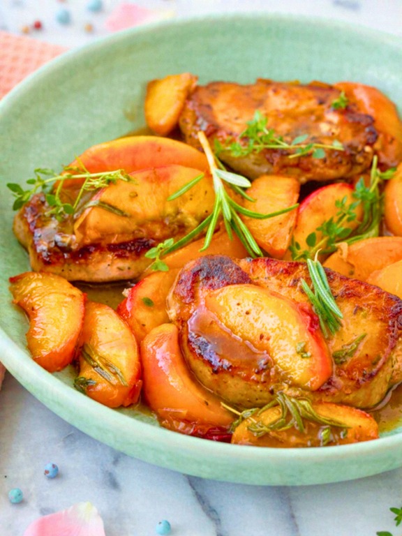 Peach Pork Chops: Juicy Chops with Caramelized Fruit and Herbs